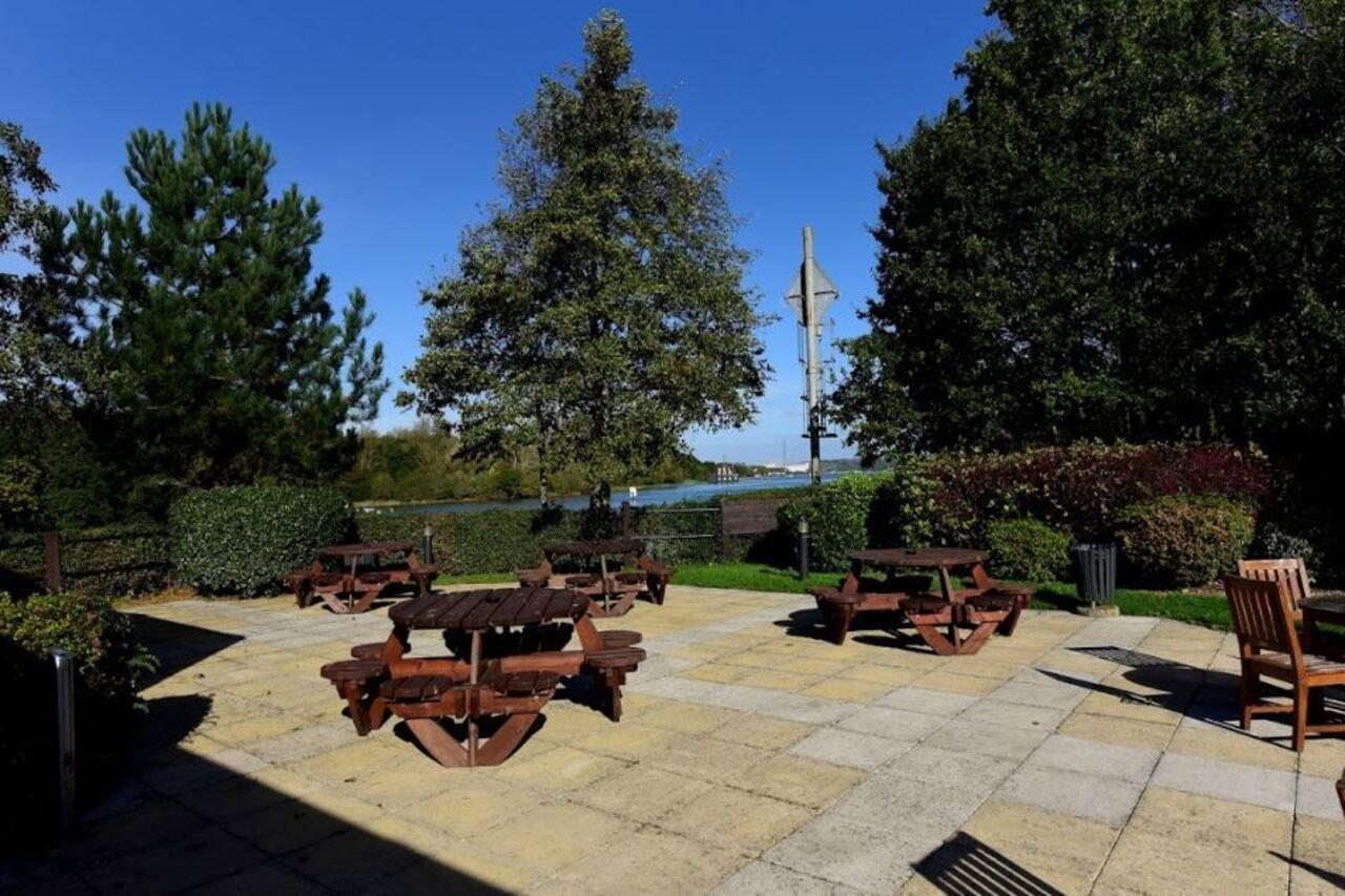 Premier Inn Isle Of Wight Newport  Esterno foto