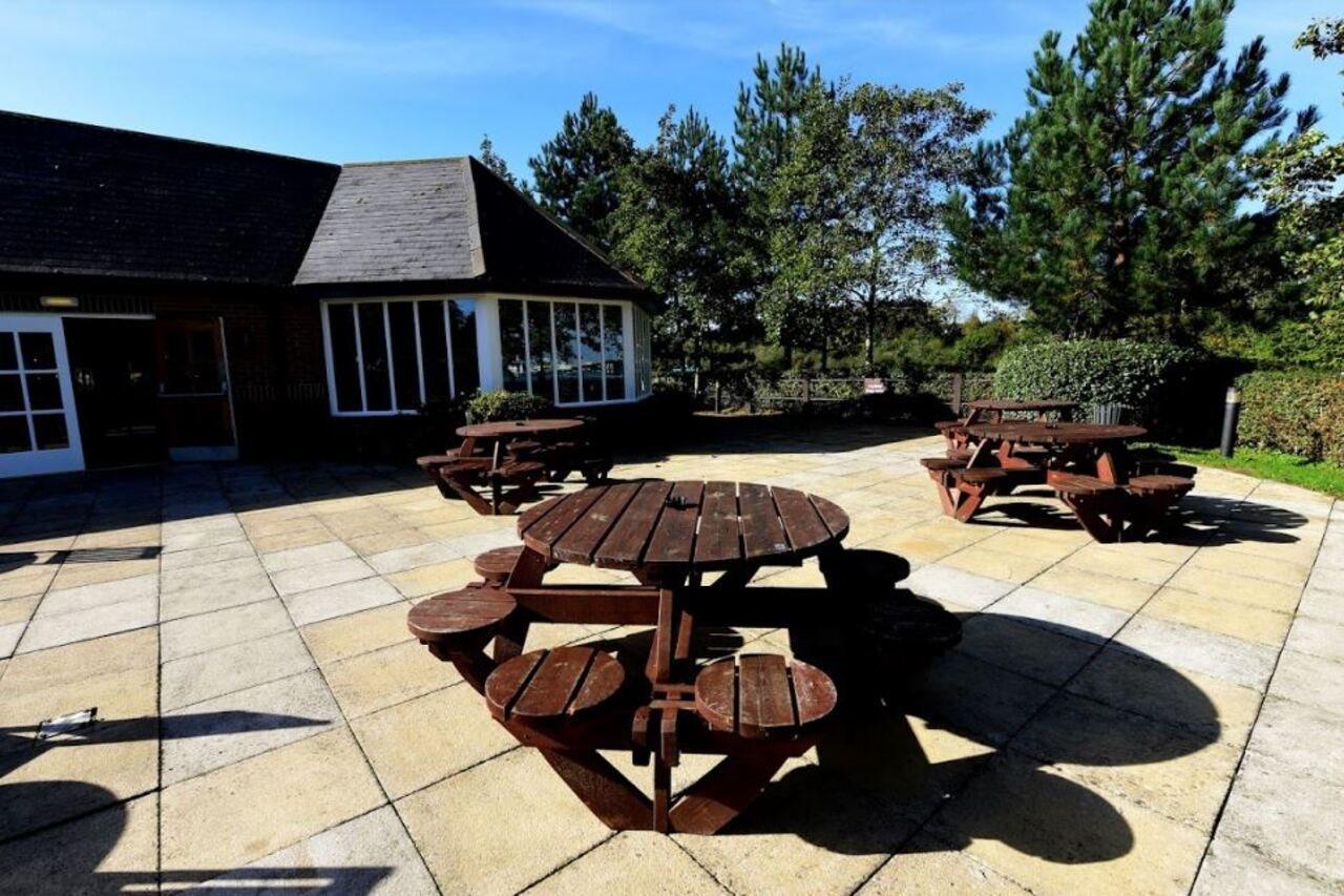 Premier Inn Isle Of Wight Newport  Esterno foto